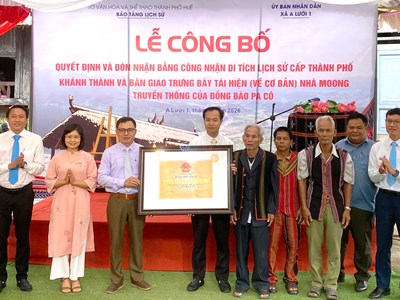 Đón bằng di tích và khánh thành trưng bày nhà Moong ở xã A Lưới 1