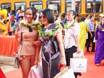 Nhiều trải nghiệm thú vị trên tàu du lịch kết nối di sản Huế - Phong Nha