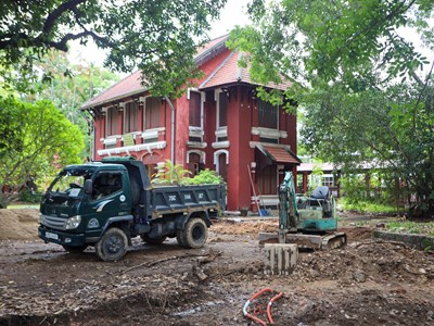 Cải tạo Trường Quốc học Huế chậm tiến độ, nhà thầu bị phạt hơn 856 triệu đồng