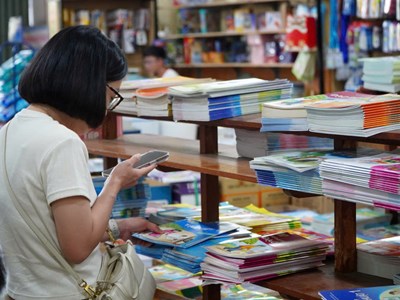 Huế sẽ huy động 5 tỉ đồng mua sách cho học sinh khó khăn