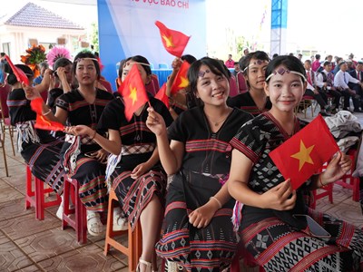 TP. Huế thí điểm dạy tiếng Lào như môn Ngoại ngữ cho học sinh vùng biên giới