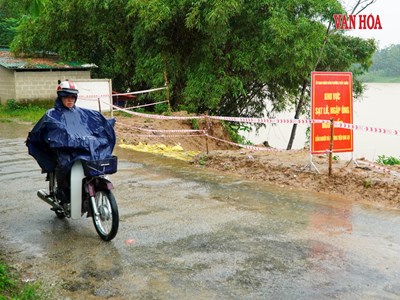 Sạt lở bờ sông Hương “đe dọa” các di tích và công trình dân sinh