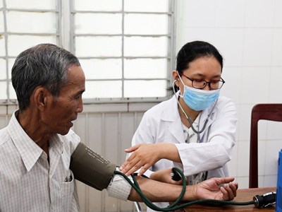 Hàng nghìn người tiêm vắc xin và huyết thanh phòng bệnh dại