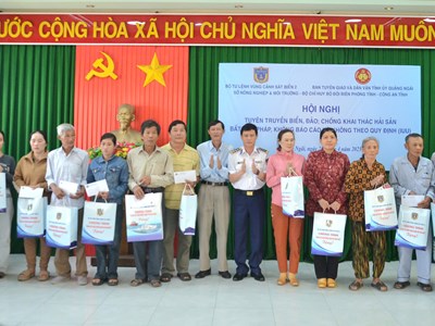 Cảnh sát biển đồng hành cùng ngư dân Quảng Ngãi