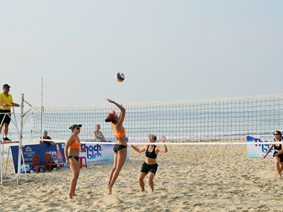 Hấp dẫn Giải bóng chuyền nữ bãi biển Quảng Ngãi mở rộng