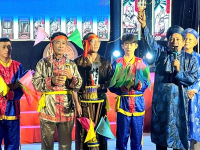 Người “tiếp lửa” tình yêu bài chòi