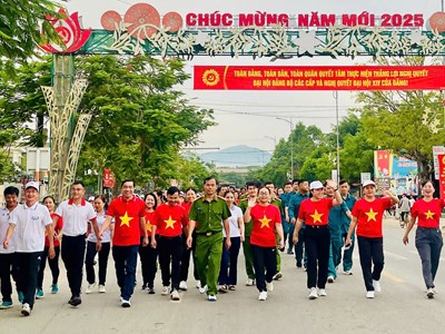 Sôi nổi hưởng ứng phong trào “Cùng Việt Nam tiến bước” ở Quảng Ngãi