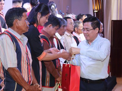 Đồng bào các DTTS Quảng Ngãi chung sức xây dựng quê hương