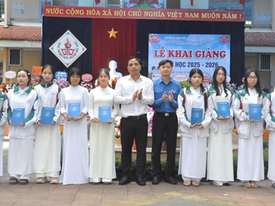 Gần 444.600 học sinh và hơn 31.800 cán bộ, giáo viên dự Lễ khai giảng năm học mới