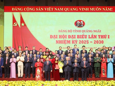 Ra mắt Ban Chấp hành, Ban Thường vụ Tỉnh ủy Quảng Ngãi nhiệm kỳ 2025-2030