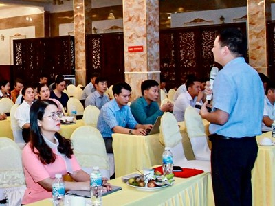 Bồi dưỡng nghiệp vụ cho lực lượng trực tiếp làm công tác thông tin và truyền thông cơ sở