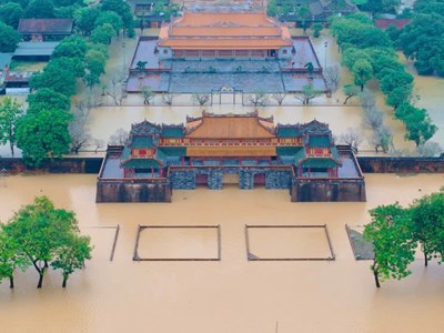Nước lũ nhấn chìm Khu di sản Huế