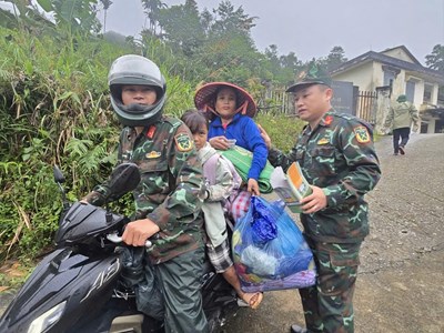 Quảng Ngãi tiếp tục có mưa to, thêm nhiều điểm sạt lở, nứt đất