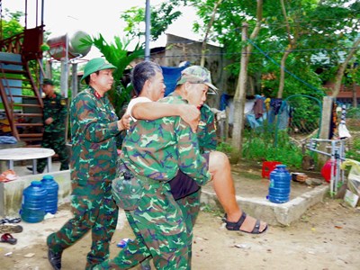 Quảng Ngãi hoãn tất cả các cuộc họp, hội nghị chưa cần thiết tập trung ứng phó bão