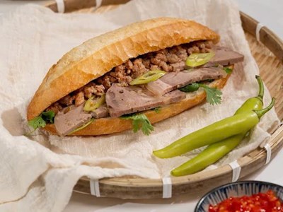 15 người tại Quảng Ngãi nhập viện nghi ngộ độc do ăn bánh mì