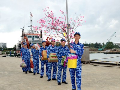 Ra khơi giữ biển khi Xuân về 