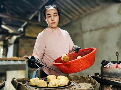 Nghề làm bánh thuẫn – giữ một phần kí ức Tết quê