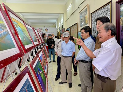 Quảng Ngãi trưng bày 68 tác phẩm Mỹ thuật - Nhiếp ảnh đón Xuân 2026