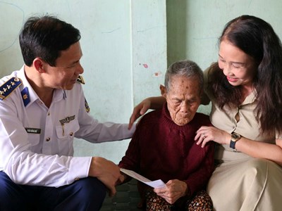 Ấm áp nghĩa tình tri ân các Mẹ Việt Nam anh hùng ở Ba Gia