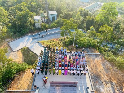 Tuổi trẻ Quảng Ngãi sinh hoạt dưới cờ tại Di tích Núi Sơn