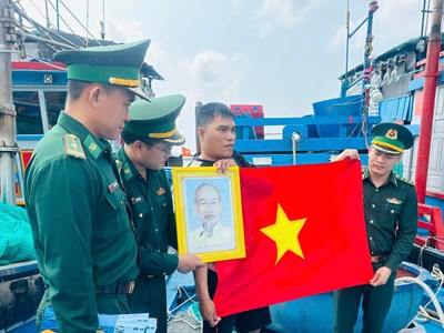 Ngư dân gác chuyến biển, chờ ngày thực hiện quyền công dân