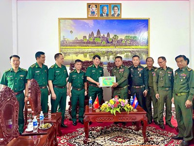 Bộ đội Biên phòng Quảng Ngãi chúc Tết Chol Chnam Thmay tại Rattanakiri