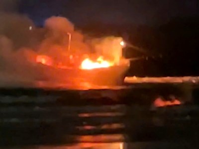 Cháy tàu cá khi neo đậu tại bãi ngang Vạn Tường, thiệt hại gần 1 tỉ đồng