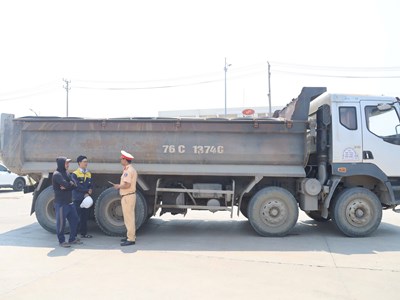 Quảng Ngãi siết chặt quản lý xe tải trọng lớn, ngăn ngừa mất ATGT