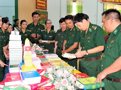 Bộ đội Biên phòng Quảng Ngãi hưởng ứng Ngày Sách và Văn hóa đọc Việt Nam