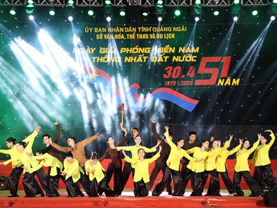Quảng Ngãi rực sáng đêm nghệ thuật “Tổ quốc dưới ánh mặt trời” 