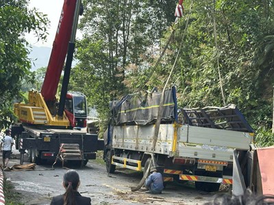 Lật xe tải trong đêm ở đèo Violak khiến 3 người thương vong