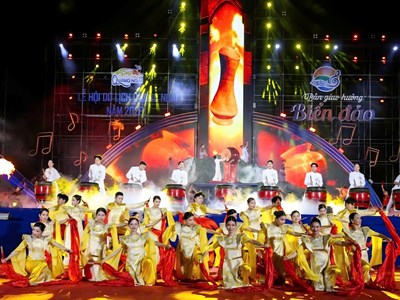 “Quảng Ngãi - Bản giao hưởng biển đảo” mở màn mùa lễ hội rực rỡ