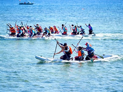 Sôi động Lễ hội chèo SUP Việt Nam 2026 bên thắng cảnh Cổng Tò Vò