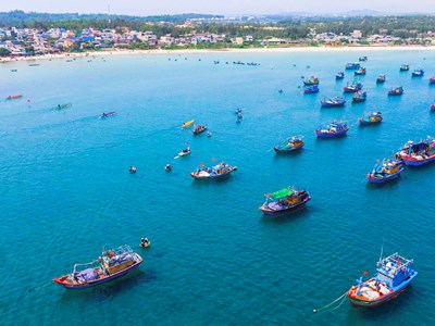 Tết Đoan Ngọ rộn ràng ngày hội đua thuyền ở xã Đông Sơn