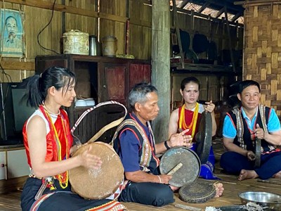 Giữ hồn cồng chiêng giữa đại ngàn Sơn Tây Thượng