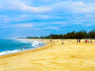 Chung tay giữ biển sạch, vun đắp tương lai du lịch xanh