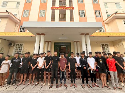 Hơn 220 thanh, thiếu niên tụ tập trong đêm, 137 xe bị tạm giữ