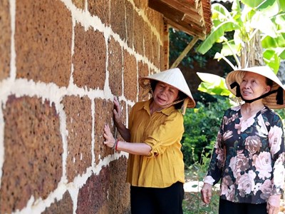 Bí ẩn những ngôi nhà đá ong trăm tuổi vẫn mát hè, ấm đông ở Quảng Ngãi