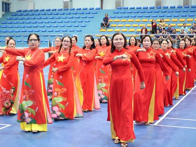 Sôi nổi sân chơi thể thao của người cao tuổi Quảng Ngãi