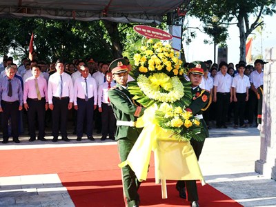 Quảng Ngãi dâng hương kỉ niệm 150 năm Ngày sinh cụ Huỳnh Thúc Kháng