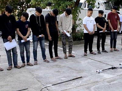 Muốn nổi tiếng trên TikTok, nhóm thanh thiếu niên mang hung khí đi đánh nhau