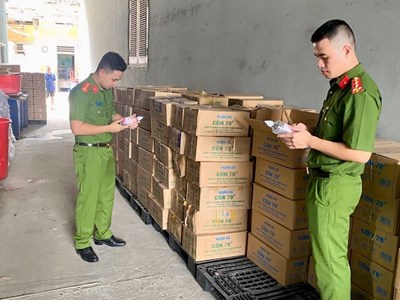 Nguyên lãnh đạo xã chỉ đạo sản xuất cồn y tế giả chứa chất độc