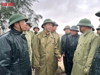 Phó thủ tướng Trần Hồng Hà chỉ đạo tại tuyến đê xung yếu Hà Tĩnh