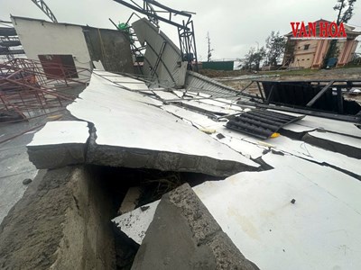 Bão số 10 tàn phá Khu du lịch Thiên Cầm