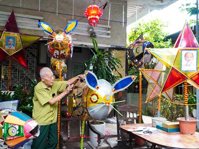 Người nghệ nhân giữ hồn văn hoá trong những chiếc đèn Trung thu        