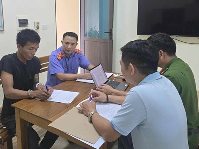 Khởi tố cha dượng bạo hành bé gái tại Hà Tĩnh