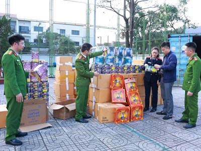 Theo dấu bưu kiện, triệt phá đường dây pháo nổ quy mô lớn