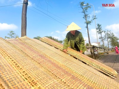 Cận Tết, làng nghề bánh đa nem Hà Tĩnh làm không kịp bán