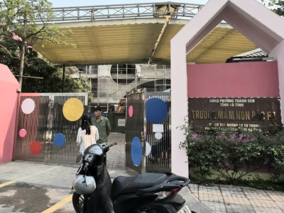 Tạm đình chỉ cô giáo mầm non sau clip “tác động” vào đầu trẻ