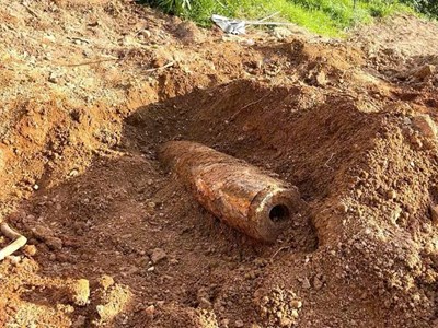 San đất làm nghĩa trang, phát hiện quả bom nặng 227kg